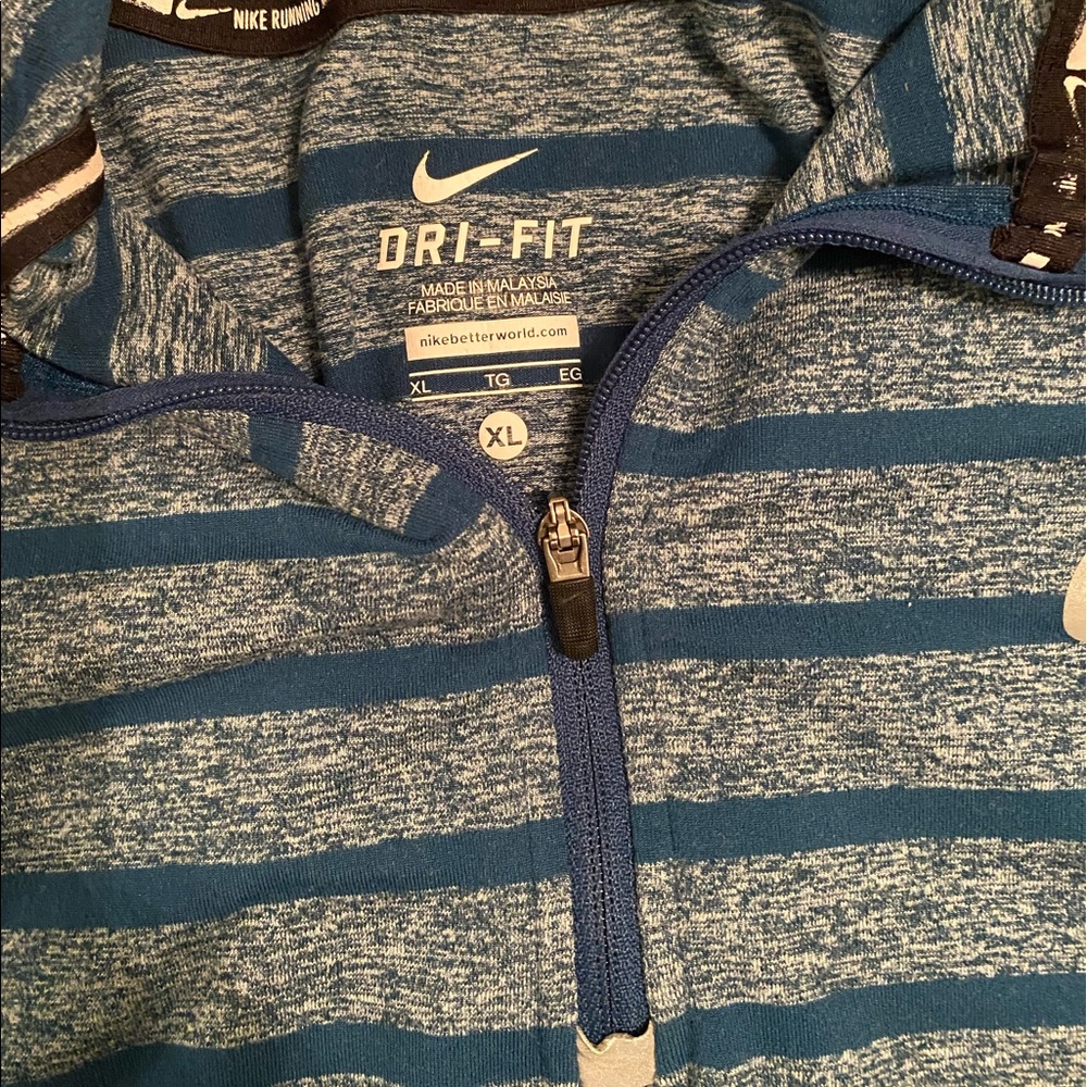 Nike pullover - Picture 2 of 4